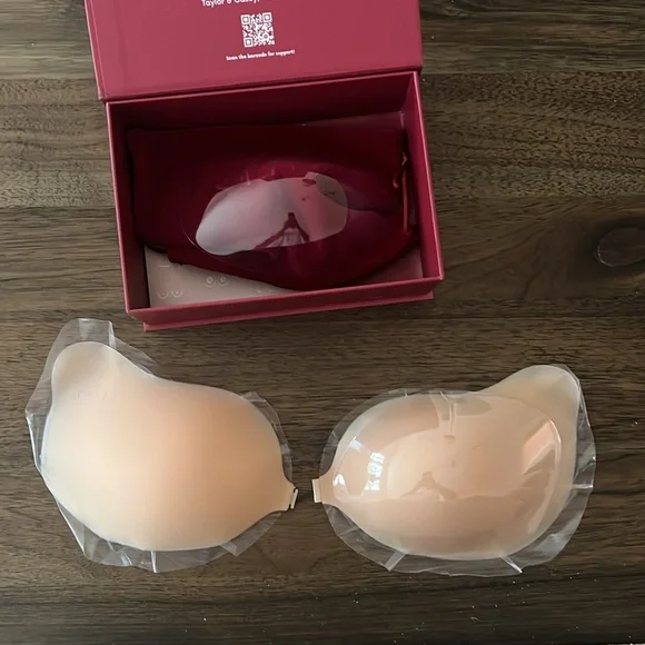 Cakes Body Cleavage Bra - Sticky - Picture 2 of 3